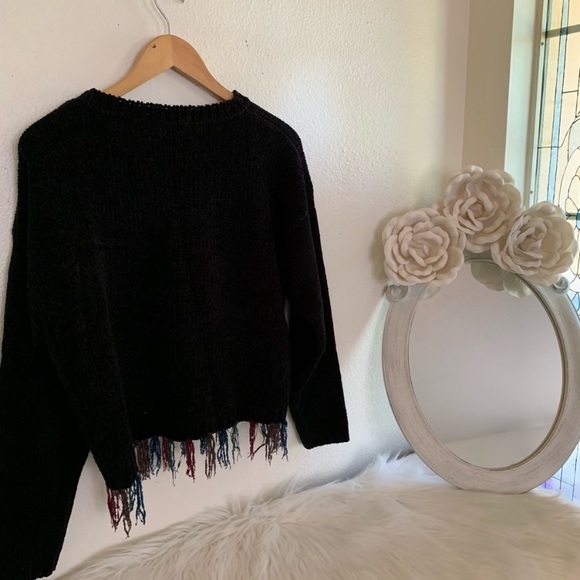 Black Vintage Sweater with Fringed Hem - Picture 5 of 7